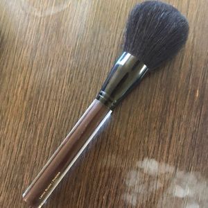 Kevyn aucoin brush large blush